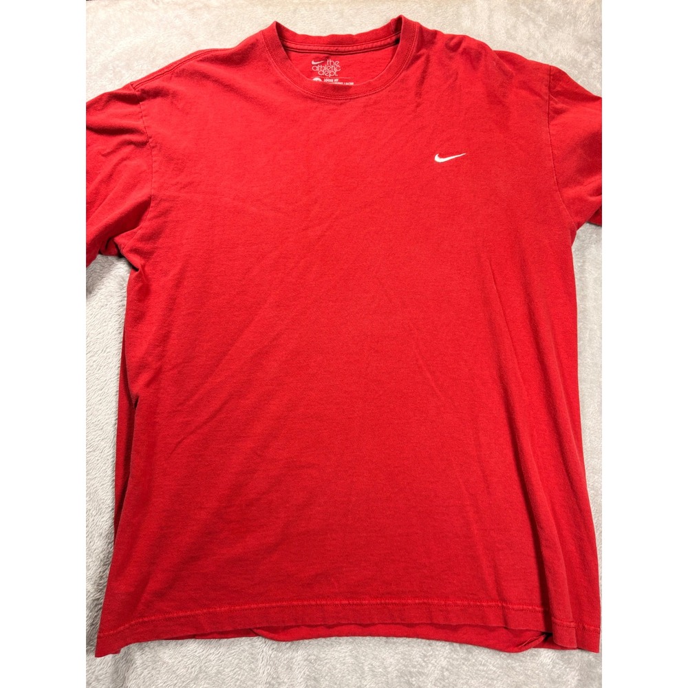 Nike The Athletic Dept Men's Medium Red Tee